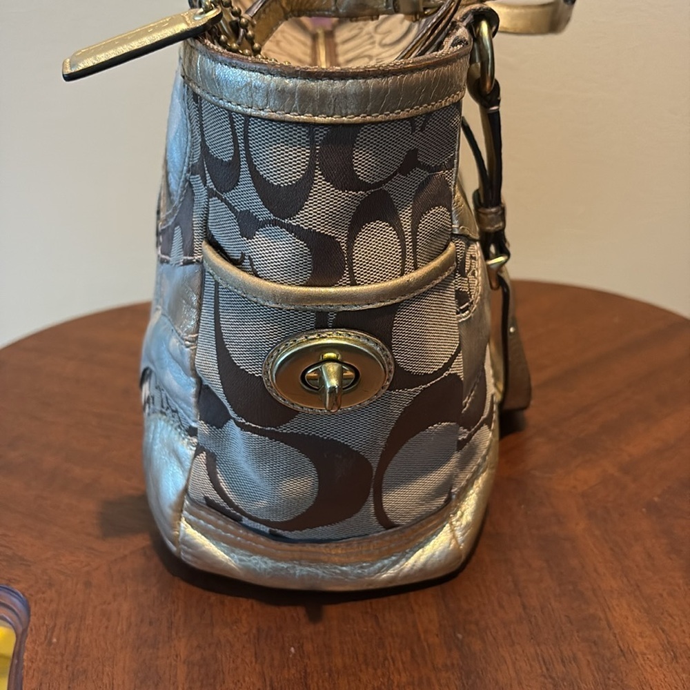 Coach Vintage Patchwork shoulder bag gold metallic leathers & monogram canvas - Picture 10 of 17